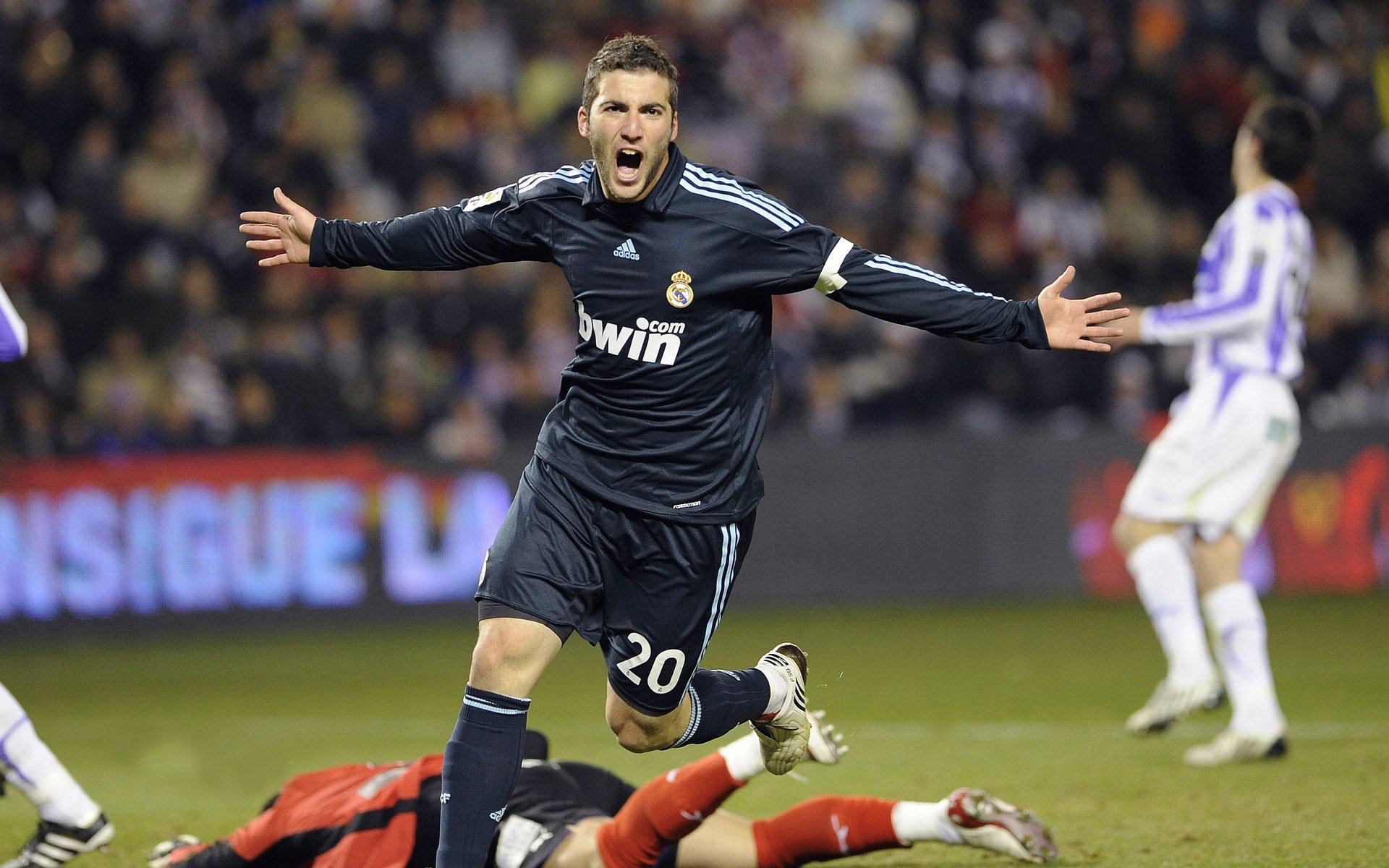 阿尔瓦雷斯爆发改写南美足球版图，那不勒斯爆冷乌拉圭背后的战术革命