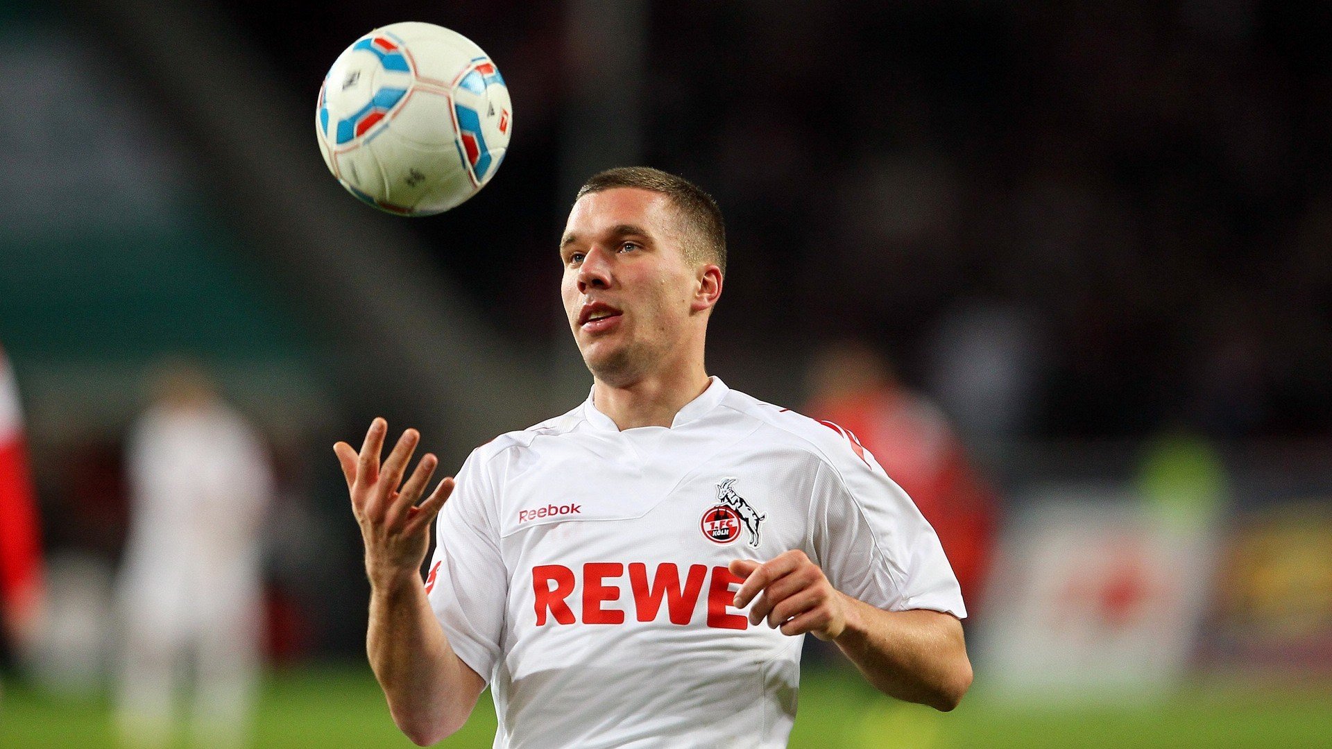 赛道与球场，班凯罗的进攻艺术与F1争冠之夜的终极对决